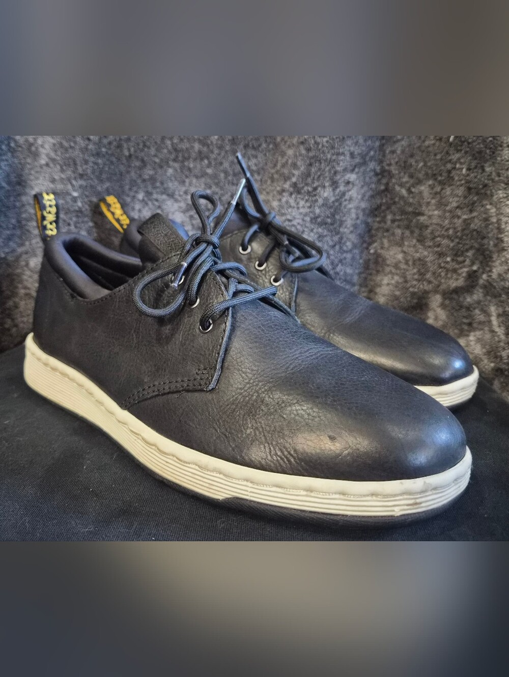 Men's Dr Martens AirWair Black SoftWair Lace Up SOLARIS "Black" (AW004) Sz. 9